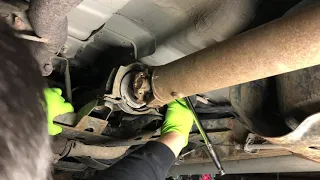 2000 Nissan Frontier Crew Cab 4x4:  Replacing the rear driveshaft support bearing