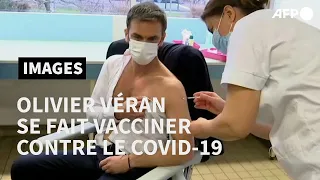 Covid-19: le ministre de la santé Olivier Véran se fait vacciner | AFP Images