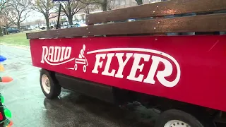 See a giant over-sized Radio Flyer deliver toys to WGN's Morning News Toy Drive from Volo Museum.