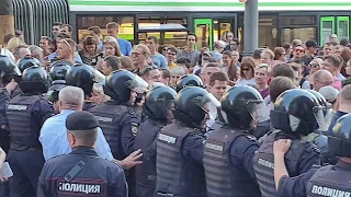 Москва, Митинг на Тверской, 27.07.2019 - задержали "экстремиста"