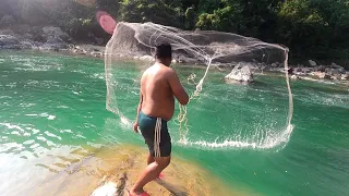 net fishing//traditional//net cast fishing in river/नेपालकै ठूलो हाते जाल ले आधाखोलामा माछा मार्दै!