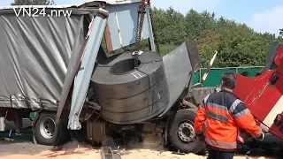 07.12.2018 - VN24 - 16-ton steel coil breaks through bulkhead in rear-end collision on the A2