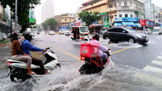 Ever Seen The Rain Flood in Phnom Penh, Cambodia - Walking in Heavy Rain Flood with Umbrella