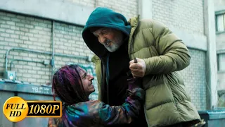 Sylvester Stallone saves a boy from street bullies, showing inhuman strength / Samaritan (2022)