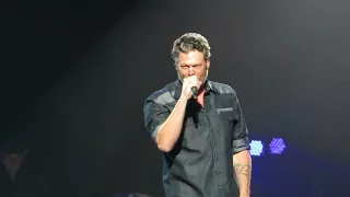 Blake Shelton "She's Got A Way With Words" Live @ Wells Fargo Center