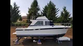 1973 Uniflite 34 sedan Pickpocket. Old boat restoration.