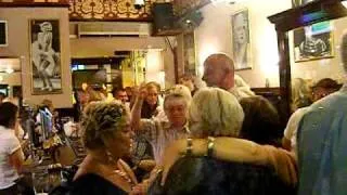 Liverpool ,Matthew Street Festival  2009..... The Beehive Pub......MP4