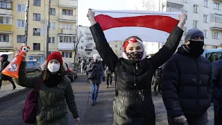 Сотни задержанных на белорусских акциях протеста