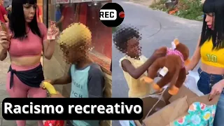 Influencers entregam banana e macaco de pelúcia para crianças negras no Rio