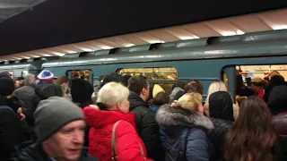 Станция метро "Выхино" утром после открытия Некрасовской линии