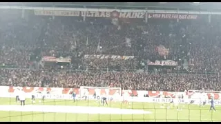 Einlaufen der Mainzer und Begrüßung durch die Fans (DFB Pokal gegen FC Bayern München, 1.2.23)