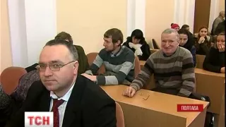 Понад чотири сотні полтавців вийшли на пікет під стіни Міської ради