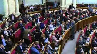 Депутати голосують за звільнення учасників мирних зібрань