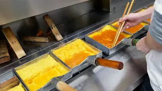 Japanese Street Food - The BEST EGG OMELETTE Tamagoyaki Tsukiji Market Tokyo Japan