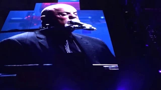 Billy Joel live at Wrigley Field in Chicago (August 11, 2017) - "Vienna"
