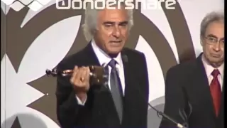Manuel accepts award at the 7th Annual Armenian Music Awards 2005