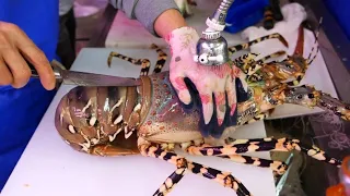 Comida de rua japonesa - lagosta gigante cozida de três maneiras Okinawa frutos do mar Japão