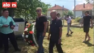 Šaban Šaulić na sahrani Sinana Sakića