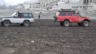 Toyota Land Cruiser FJ60 vs Nissan Patrol k160 in Mud