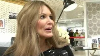 Elle MacPherson: The Body comes to Paris!