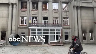 Russian rockets hit residential buildings in Ukraine | GMA