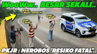 TERLALU, BESAR SEKALI !!! Tak 1 Pun Yang Berani Menyalip Bila Truk Raksasa Ini Melintas Bawa Muatan