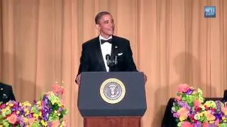 2013 President Obama with PPT slides at White House Correspondents Dinner Шутки Барака Обамы