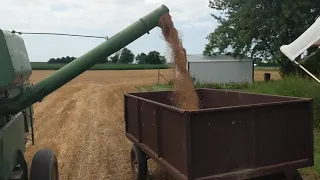 John Deere 42 unloading