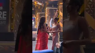 sajal Ali and janvi Kapoor meet flim fare award show