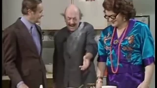 how to cook chinese (benny hill)