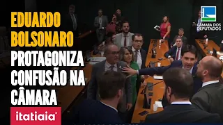 EDUARDO BOLSONARO XINGA DEPUTADO QUE DISSE QUE FACADA EM SEU PAI FOI 'FAKE'