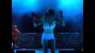 I Fink U Freeky Yo-landi Visser shakin her ass / Ninja Stage Dive Live Die Antwoord