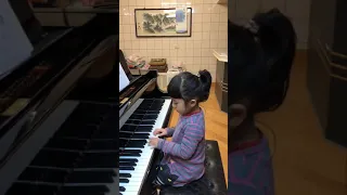 歐洲音樂教育-可愛的4歲女孩