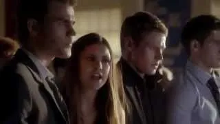 Vampire Diaries 4x02 - Memorial - Elena drinks Matt's blood in Church