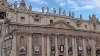 Il Papa: "No a una vita da faraoni", mentre impazza Vatileaks II