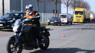 Grundfahraufgabe Kl. A/A1/A2 - Langer Slalom mit 30 Km/h