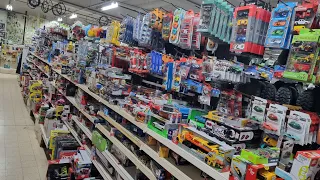 Good Diecast in a messy store 😏 Diecast Hunting in Europe ‼️ #diecast #car #hobby