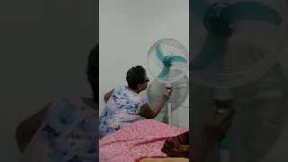 puse a mi abuela a prender el ventilador y mira con lo que salió