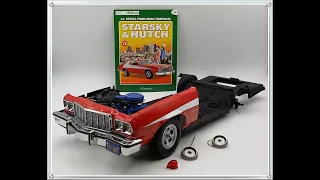 Ford Gran Torino N36 Starsky & Hutch in scala 1:8, Hachette. Montaggio del fondoscocca posteriore.