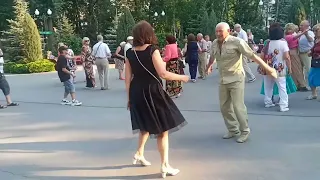 Заманила соблазнила раздразнила 💃🌹Счастливые минуты в парке Горького💃🌹 Харьков 2021