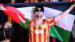 ردة فعل جزائري حكيم زياش يحتفل بعلم فلسطين في احتفالات فريقه غلطة سراي (دخلت اسد)