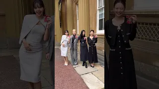 The King awards BLACKPINK with Honorary MBEs at Buckingham Palace! 🎖️👏