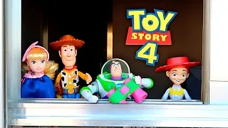 ❌¡Mis JUGUETES se ESCAPAN! 🤠🚀 ¡TOY STORY 4  en la VIDA REAL!