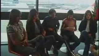 ACDC INTERVIEW 1975 AIRPORT IN SYDNEY Plug Me In