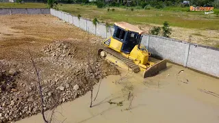 Wonderful Extreme Power Heavy Bulldozer Komat'su DR-51-PX Pushing Stone Into the water Land Filli