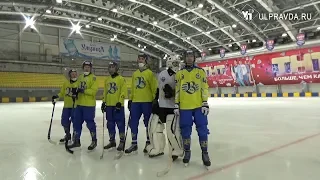 Зачет по хоккею с мячом. Преподаватели и студенты ульяновских вузов скрестили клюшки