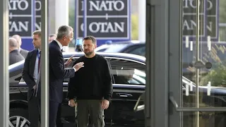 Brüssel: Selenskyj fordert bei NATO-Treffen mehr Militärunterstützung