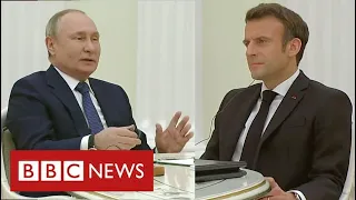 Presidents Macron and Putin discuss "how to avoid war” in Ukraine - BBC News