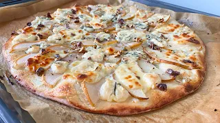 I have never eaten anything tastier! 😋 Pizza with pear and Dorblu cheese!