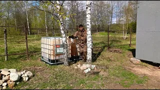 Весна, апрель, уборка участка, обустройство домика, поход в гости.